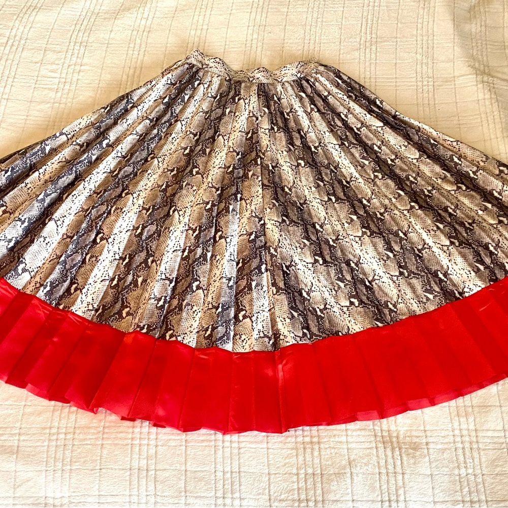 High-waisted pleated Midi Skirt